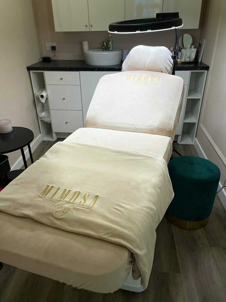 4-piece cosmetic / massage bed cover